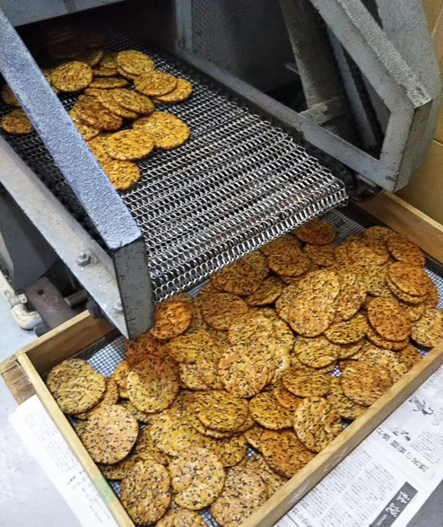 黒ごませんべい