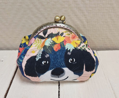 Bourse vintage femme, porte-monnaie retro tissu coloré avec des chiens mignons,  tissu bleu avec des fleurs, fermoir métallique bronze, idée cadeau fête des mères , anniversaire