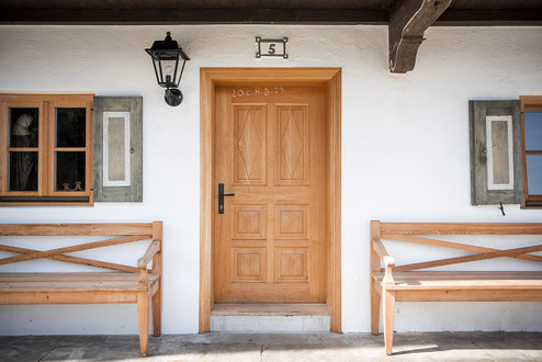 Fensterläden aus Massivholz