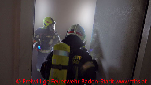 Feuerwehr; Blaulicht; FF Baden; Brand; Wohnung; Innenstadt;