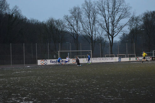 Tim Held findet die Lücke: Mit dem 2:0 erzielte der heutige Man of the Match die Vorentscheidung