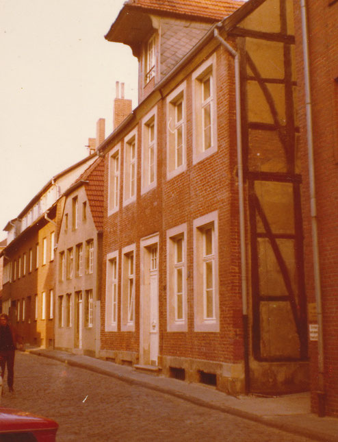 Hollenbeckerstraße - Vom Krieg verschonte Häuser: Haus Nr. 25, links daneben Nr. 24 - 70er Jahre