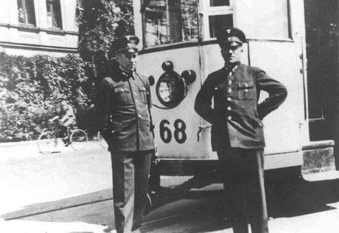 um 1930