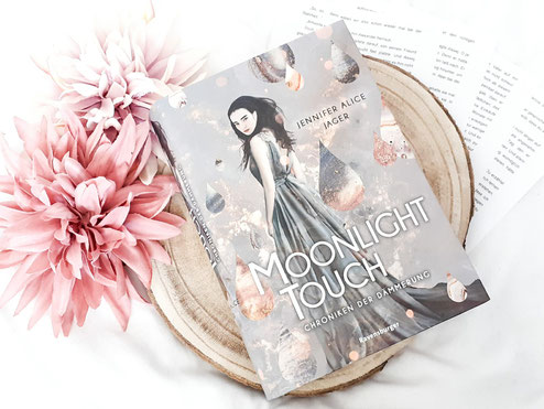 "Moonlight Touch - Chroniken der Dämmerung"  von Jennifer Alice Jager