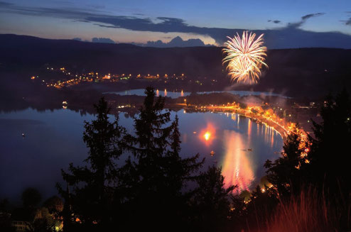 Quand Le Pont illumine ses nuits lors de la fête de la rade au mois d’août (© Claude Jaccard / www.vaud.photos.ch)