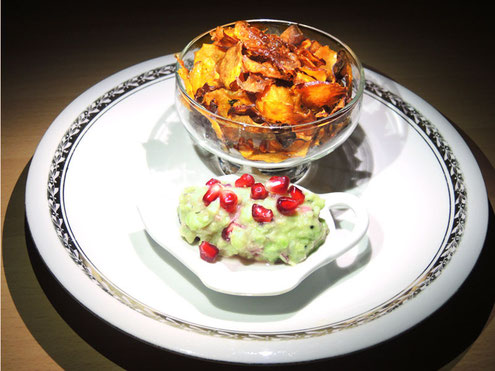 Süßkartoffelchips mit Granatapfel-Guacamole