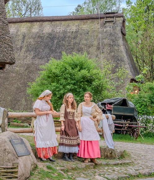 Die Erzählerinnen bereiteten die Zuschauer auf die jeweils kommenden Szenen vor.