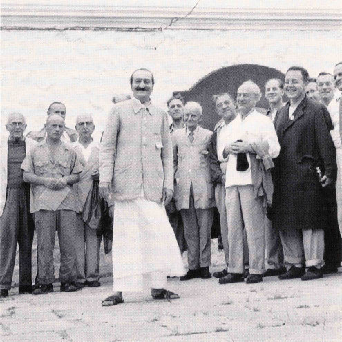 Will is on the right of Meher Baba.