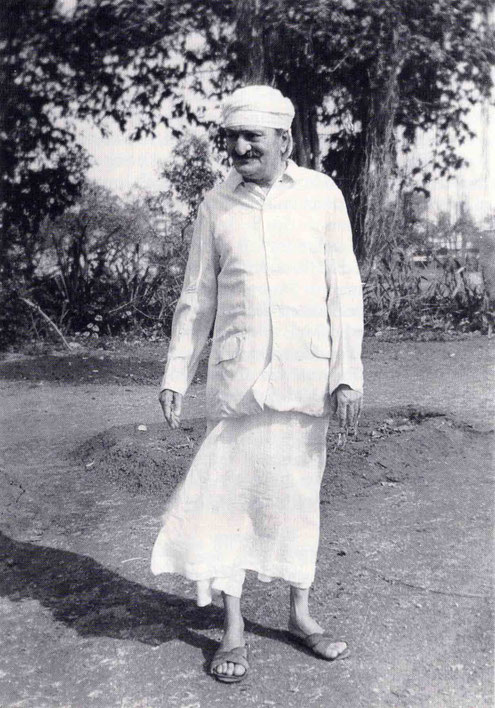 Meher Baba in Satara in 1955-6. Image is courtesy of Lord Meher