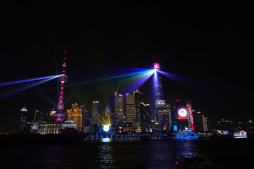 Aussicht auf die Skyline Shanghais von The Bund