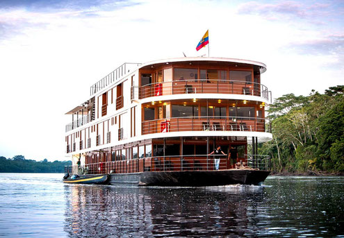 Kreuzfahrten im Regenwald mit ECUADORline