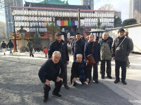 美容、縁談に関係のない面々が弁天様をお参り
