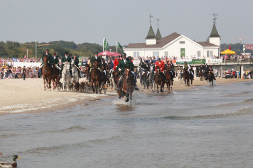 Grosse Show vor der historischen Seebrücke in Ahlbeck. Foto: EAE- Matthias Gründling