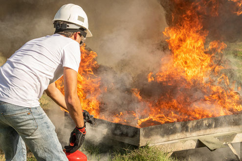 Brandschutzhelfer werden, Feuerlöschtraining, Brandschutzhelfer Kurs