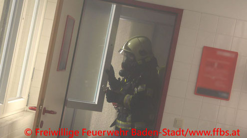 Feuerwehr; Blaulicht; FF Baden; Brand; Schule;