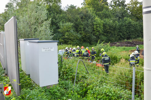 Feuerwehr; Blaulicht; FF Markt Mooskirchen; Unfall; A2; Fahrzeugüberschlag; PKW;