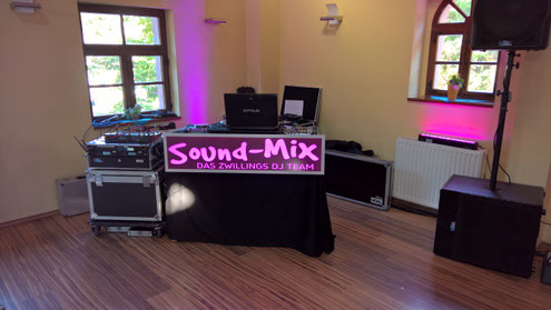 Hier sieht man Sound Mix DJ Team bei einer Hochzeit in der Wezelmühle Niederfrohna.