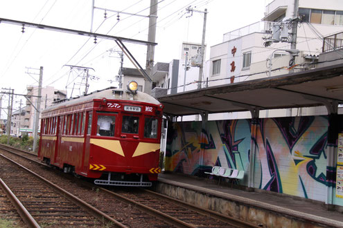「アート化」された聖天坂の162号浜寺駅前行