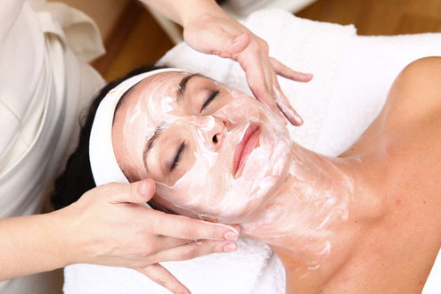 Gesichtsbehandlung, Gesichtspflege und Anti-Aging in Basel