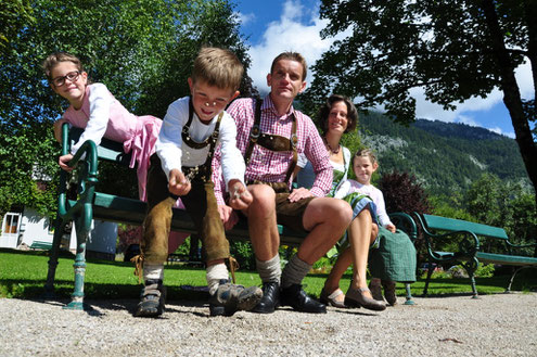 Herbert und Katrin mit Sarah, Julia und Toni