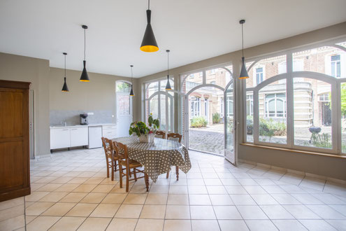 The Gem, guest rooms, guesthouse, B&B (bed and breakfast) in the city center of Amiens, shuttle service, breakfast included, a home away from home