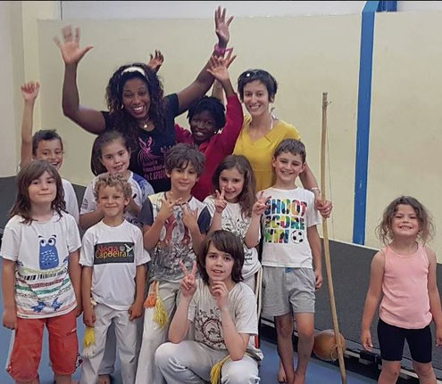 Néga Capoiera, cours de Capoeira du Brésil en France, à Sète et Agde, Capoeira adultes et capoiera enfants.  Jujitsu Brésilien Alessandra Da Silva