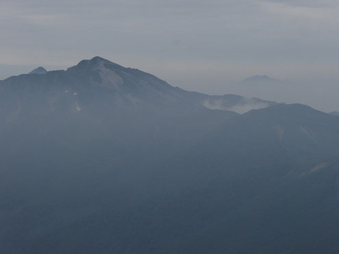 薬師岳山荘より黒部五郎岳