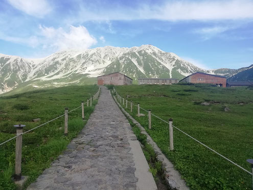 立山室堂山荘と立山