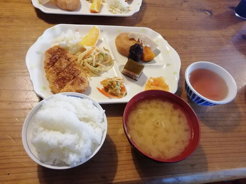 太郎平小屋の夕食