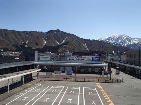 六日町駅から見る坂戸山