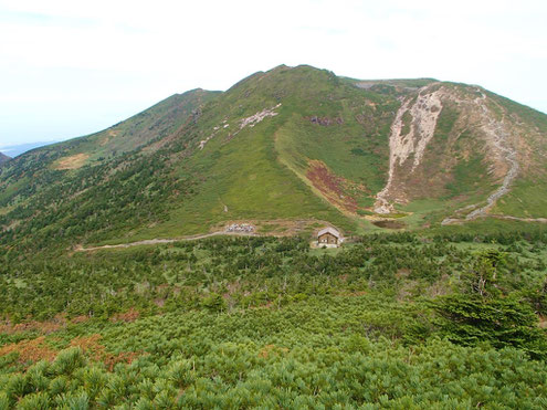 避難小屋と井戸岳