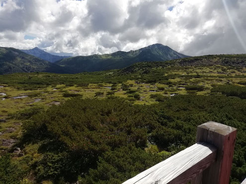 雲ノ平山荘より笠ヶ岳と黒部五郎岳