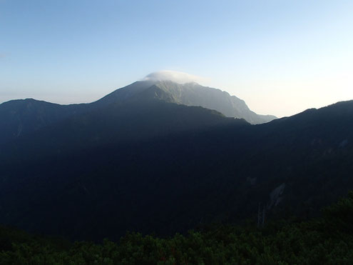 雲かかる鹿島槍ヶ岳