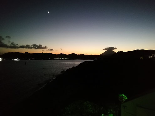 夕暮れの開聞岳