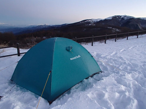 テントと鉢伏山