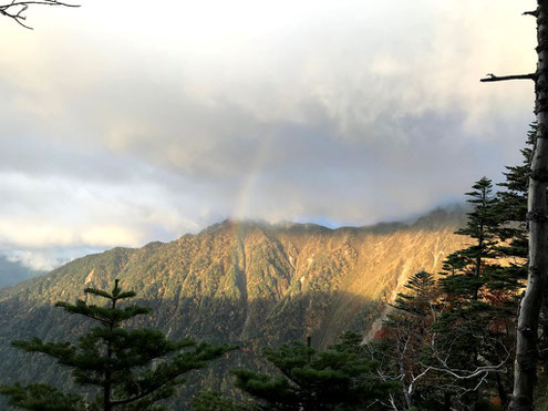 雲に隠れる霞沢