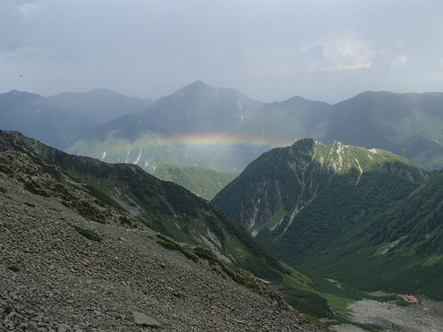 常念岳と屏風岩と虹