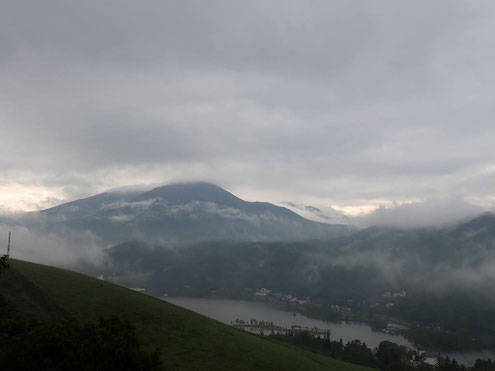 白樺湖と蓼科山