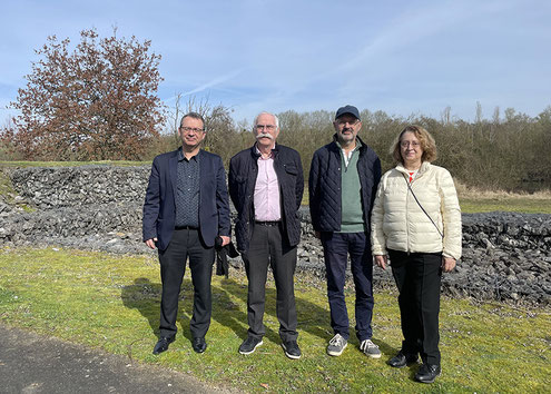 De gauche à droite : Bruno Dauguet, Maire de Pontpoint, Gérard Seimbille, Président de l'Entente, Jean-Michel Cornet, directeur de l'Entente, et Claude Dulamon, Sous-préfète de l'arrondissement de Senlis. 