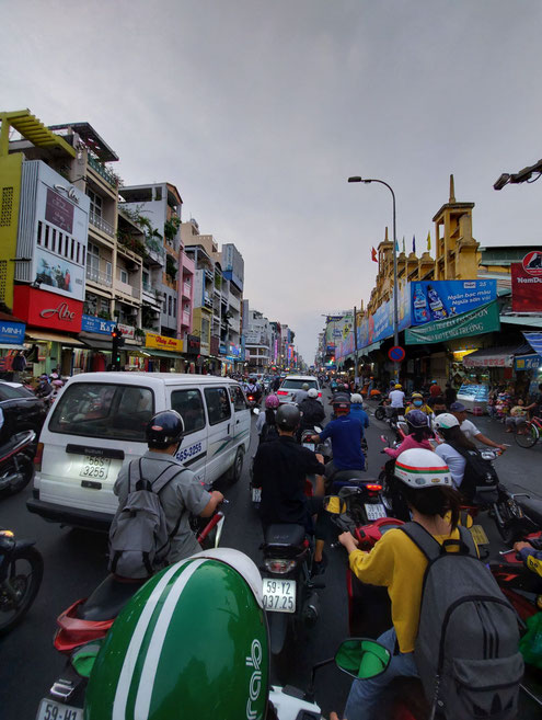 ベトナム人にお金を貸すとどうなるか 人材不足解消 労働者不足解消 建設 土木 製造業のためのベトナム人採用 雇用 更新ガイド