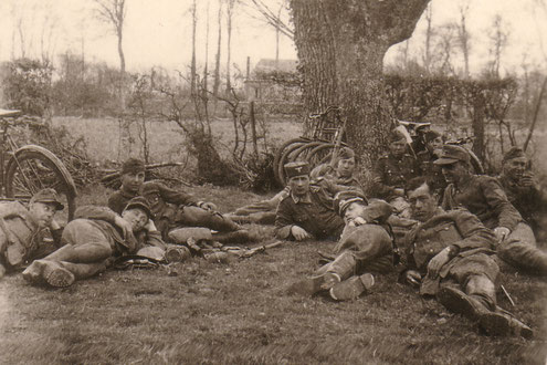 THE FRONT - Military History - At the Western Front in Normandy, 1944