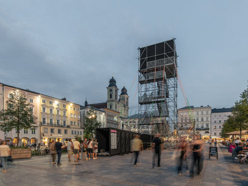 A public and accessible tower made of scaffolding on Linz's main square for the Ars Electronica Festival - Art Installation for the University of Arts Linz.