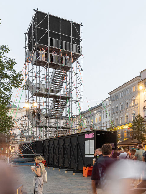 A public and accessible tower made of scaffolding on Linz's main square for the Ars Electronica Festival - Art Installation for the University of Arts Linz.