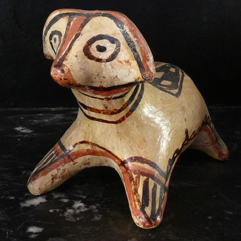 Déco ethnique : une poterie Berbère ancienne et authentique, figurative d'un animal familier à quatre pattes - ideqqi zoomorphe -