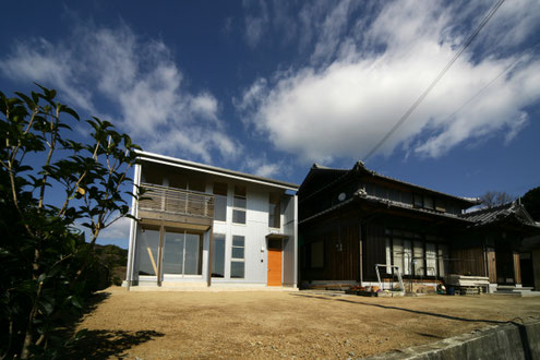 住宅　設計　淡路島　ガルバリウム鋼板　ローコスト