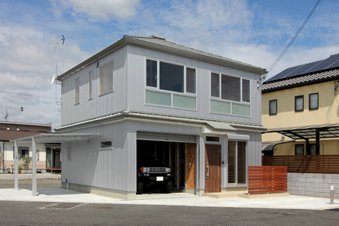 ガレージハウス　設計　外壁　ガルバリウム鋼板　建築家　平賀敬一郎　住宅作家　注文住宅