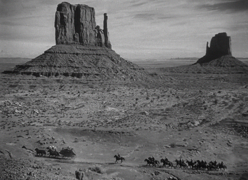 West Mitten Butte to the left, East Mitten in the middle and Merrick Butte to the right: that's the Monument Valley formation made famous with "Stagecoach". 