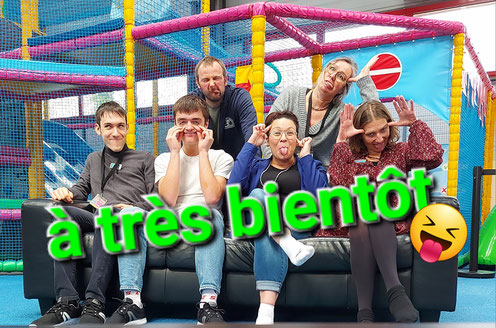 Équipe du parc de jeux couvert Les P’tits Fous à La Lande-Patry – accueil et animations pour enfants