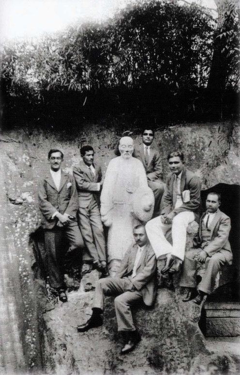  China, 1932 - Men mandali at the statue of Deng Shiru and his cave in Hangzhou, China, prior to Meher Baba's visit.