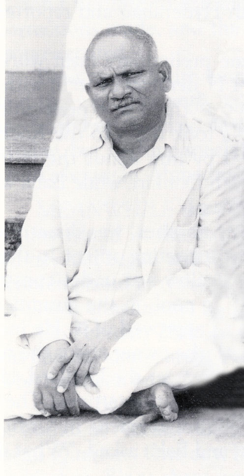  Trimmed image. Image courtesy of Lord Meher  Vol. 7-8  p.3009
